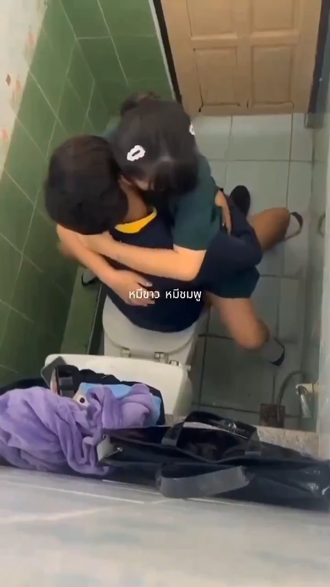 Phim sex Phim Sex Việt Nam - Học sinh Thái Lan địt nhau trong WC trường